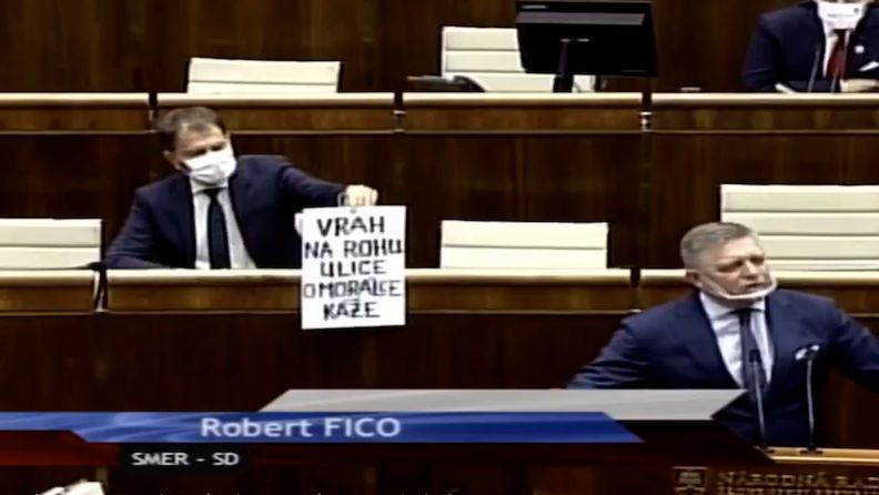 Hádka ve slovenském parlamentu: Lepší být mafián než plagiátor, perlil Fico